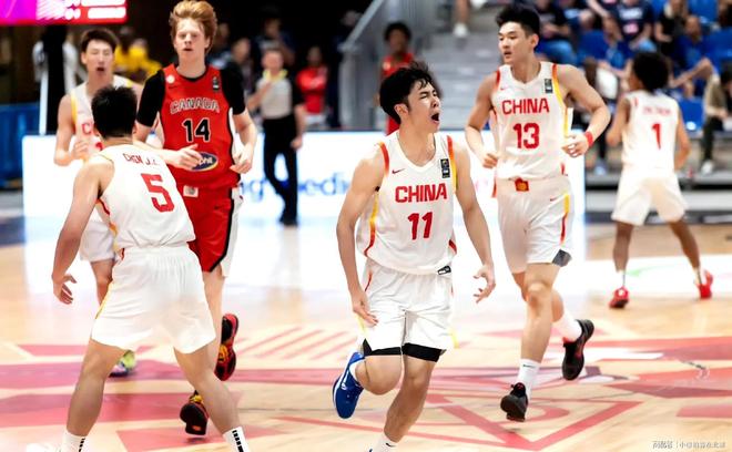 加拿大篮球比赛中出现了一场激烈的对决