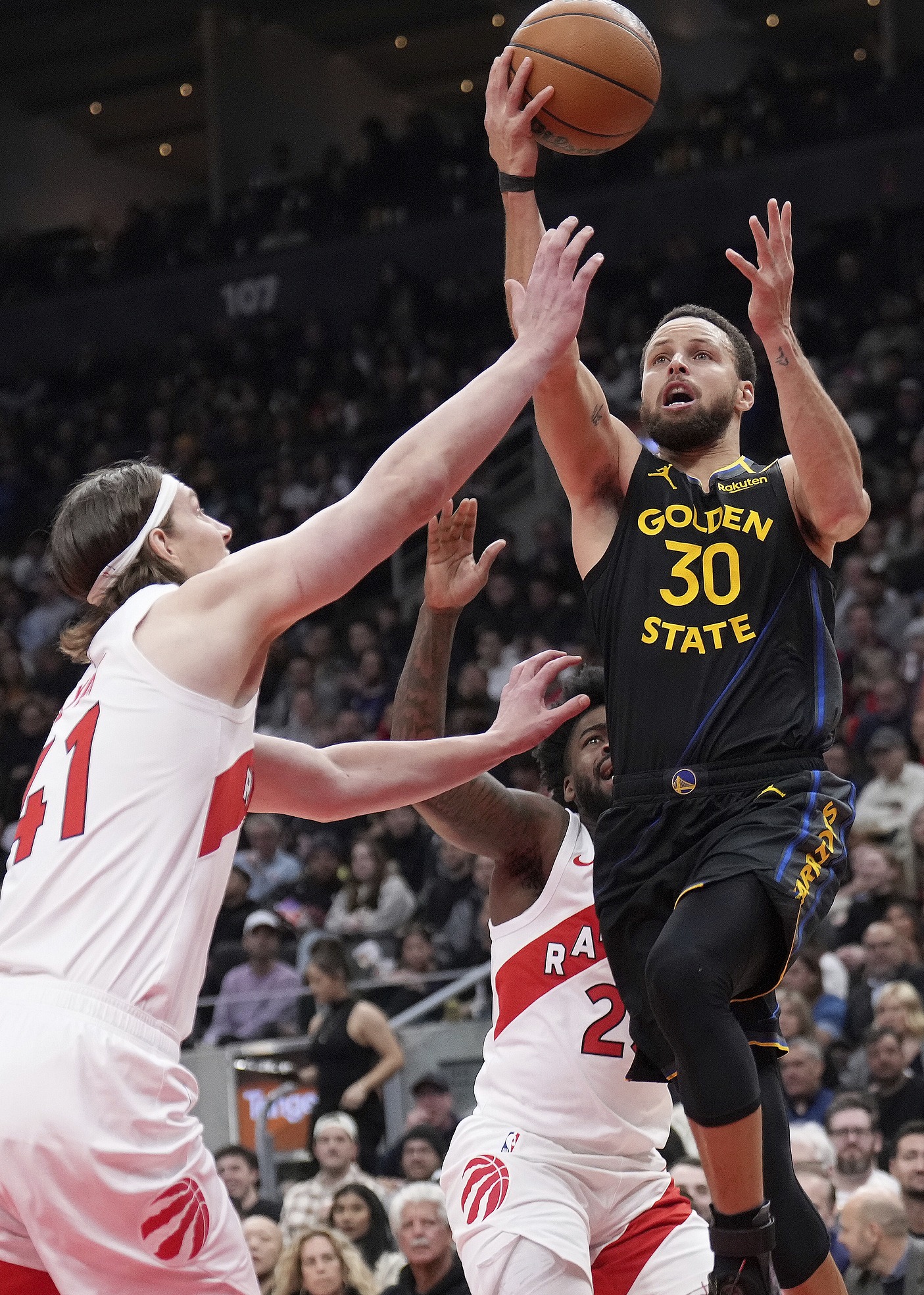 勇士大胜猛龙，夺取常规赛连胜