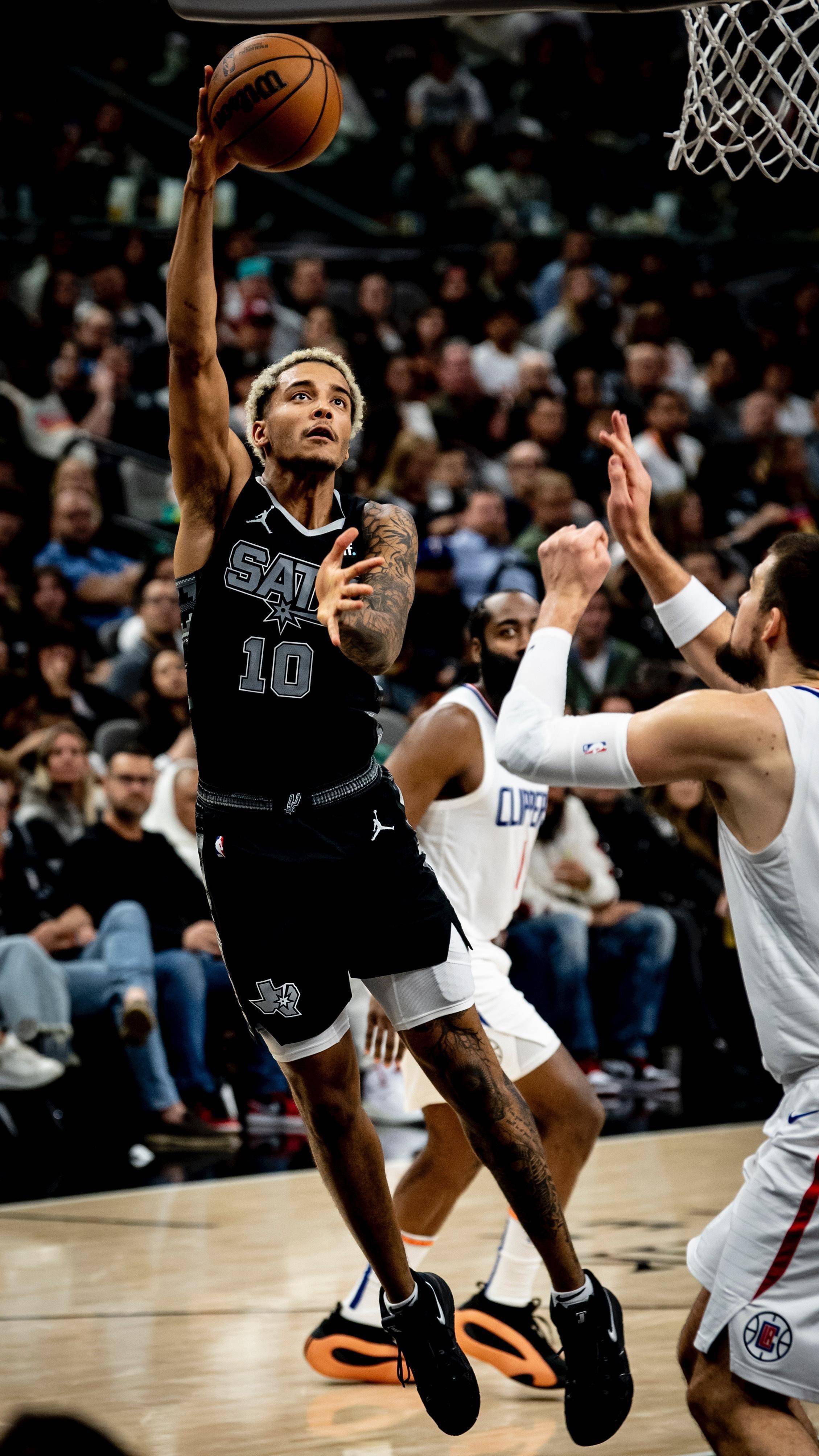 快船擒下马刺，莱昂纳德27分