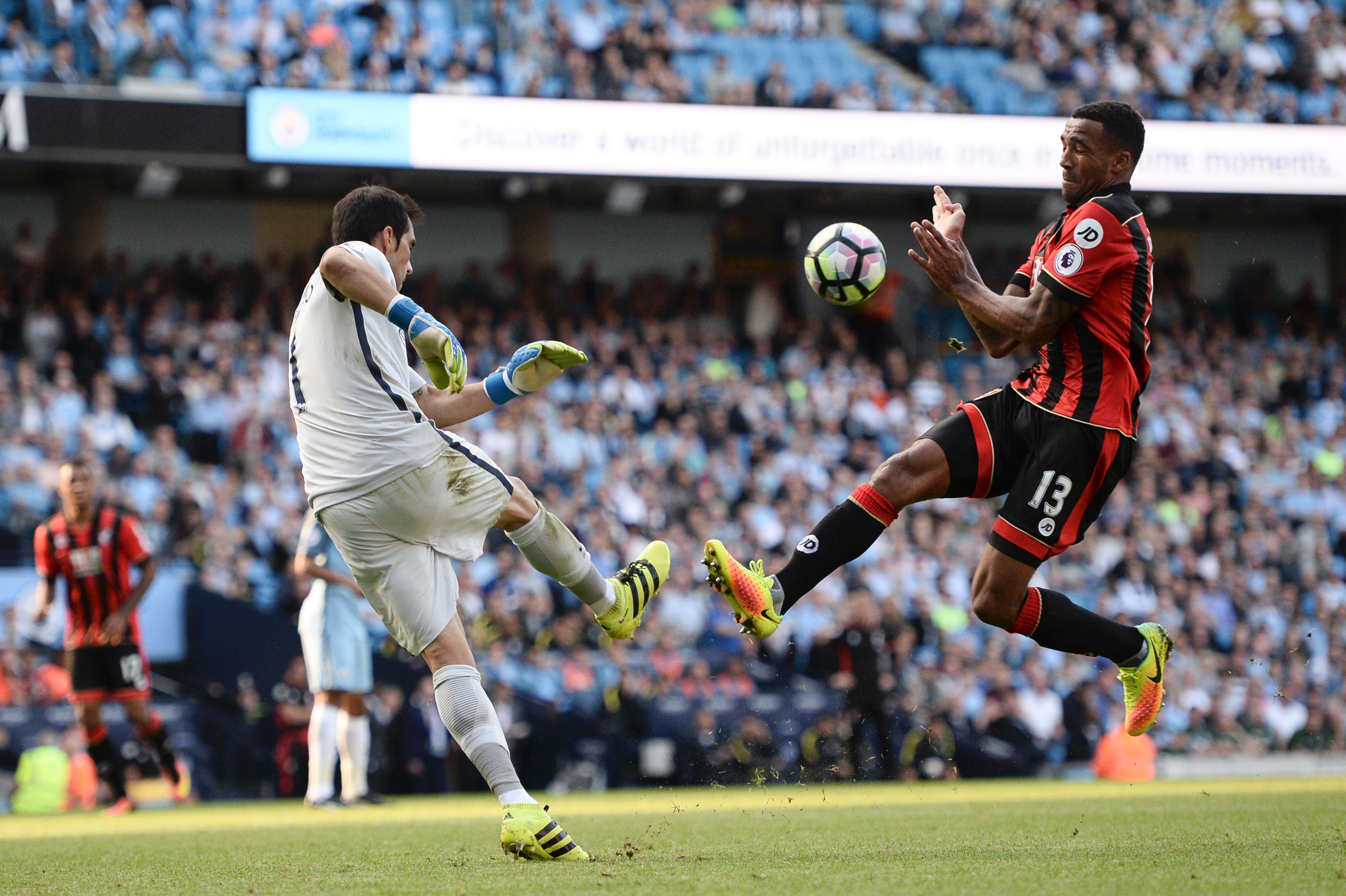 曼城稳步前进，曼城球迷露出笑容