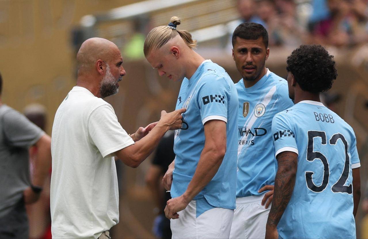 曼城稳步前进，曼城球迷露出笑容