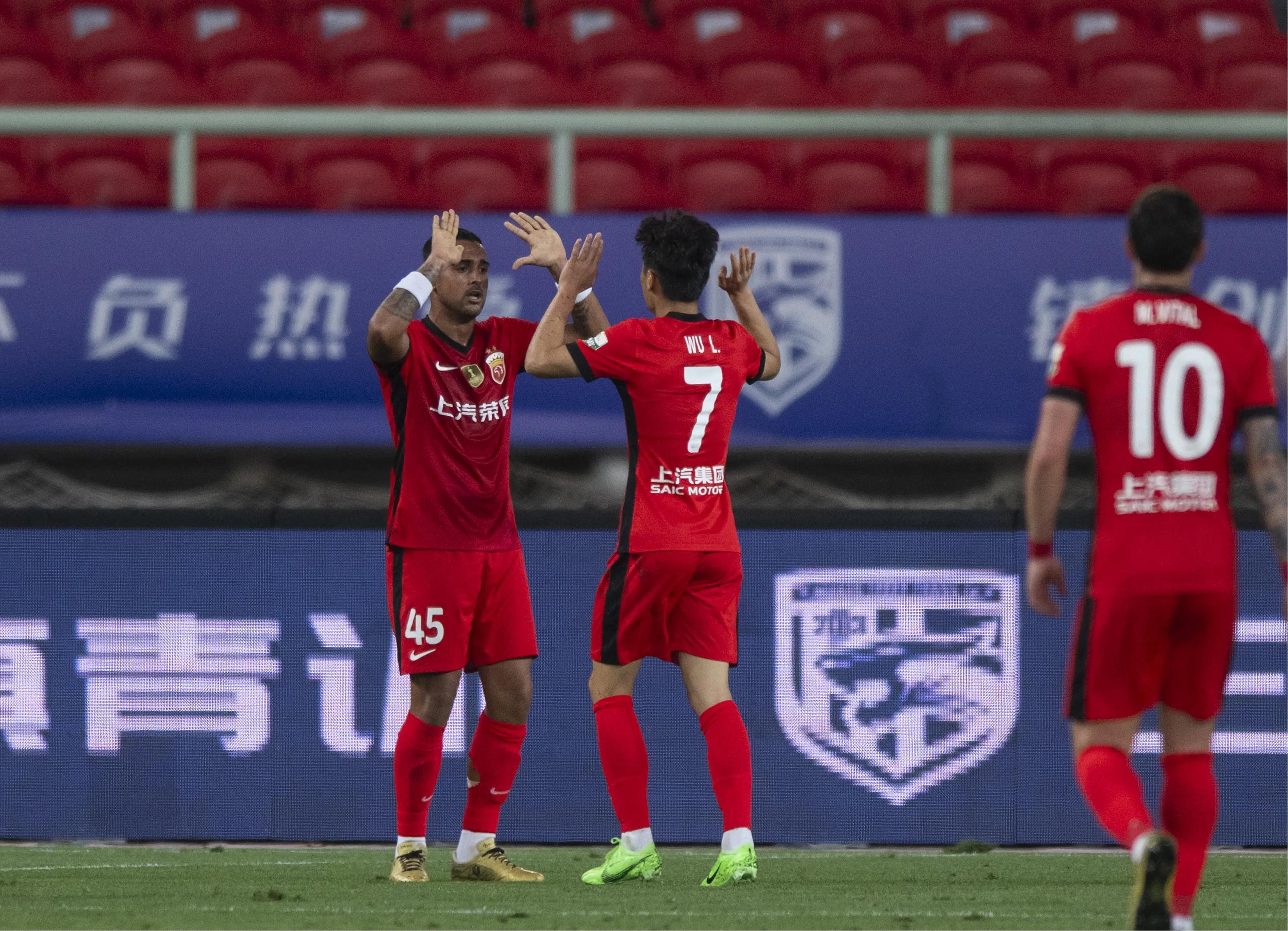 苏宁坚定备战亚冠比赛,锁定晋级次回合机会 苏宁坚定备战亚冠比赛,锁定晋级次回合机会