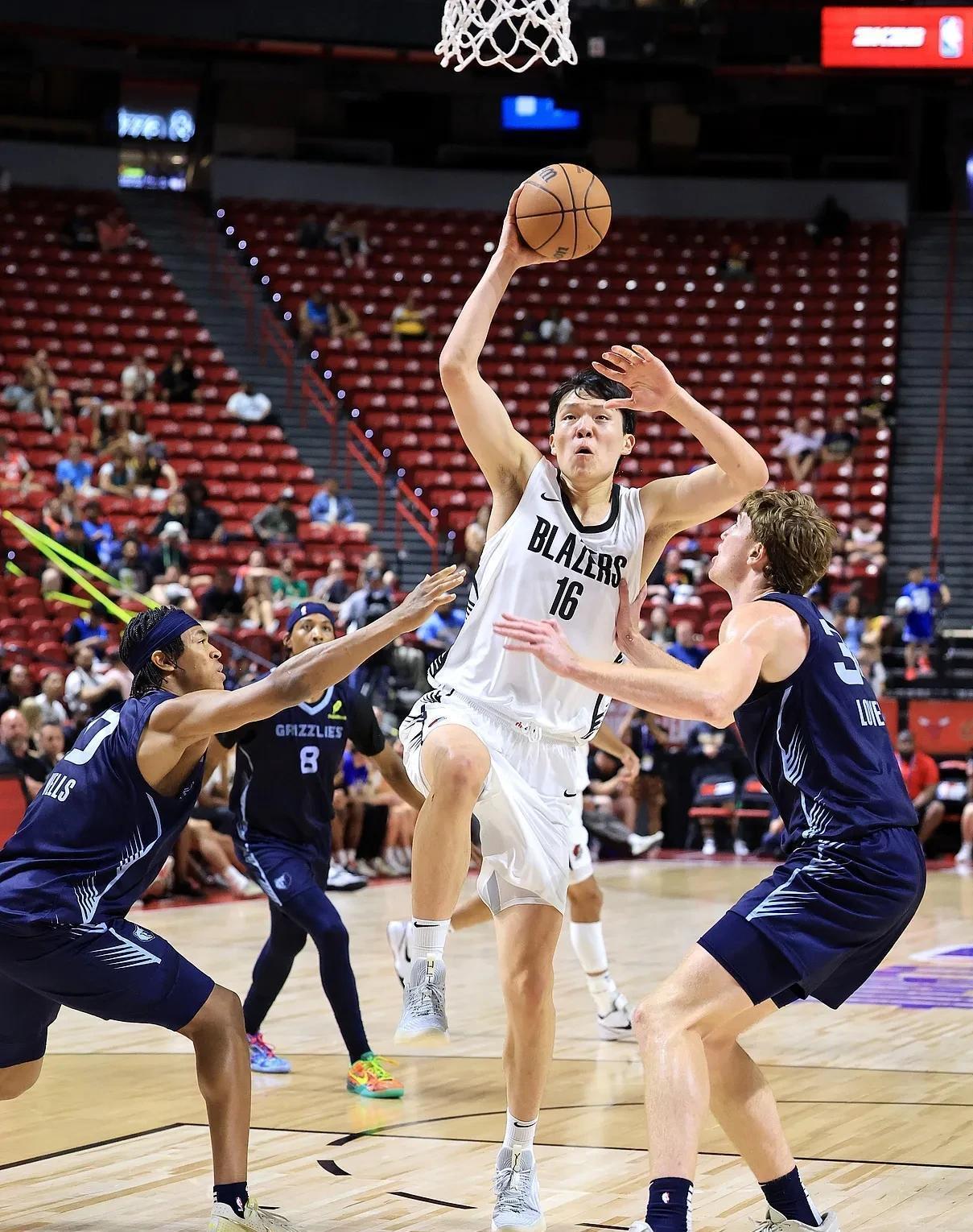 黄蜂球员发挥稳定,球队备战顺利的简单介绍 黄蜂球员发挥稳定,球队备战顺利的简单介绍