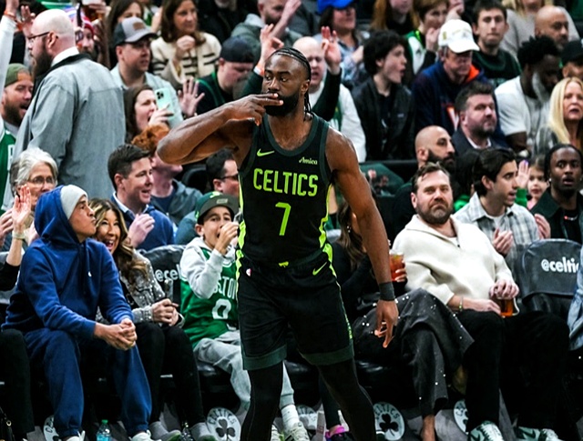 凯尔特人逆转骑士,豪取关键胜利 凯尔特人逆转骑士,豪取关键胜利