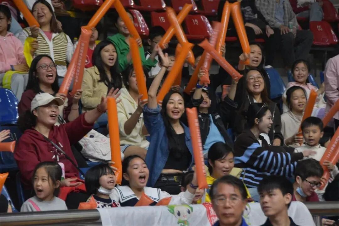 开云体育登录入口-包含篮球明星异国对决，现场气氛热烈的词条