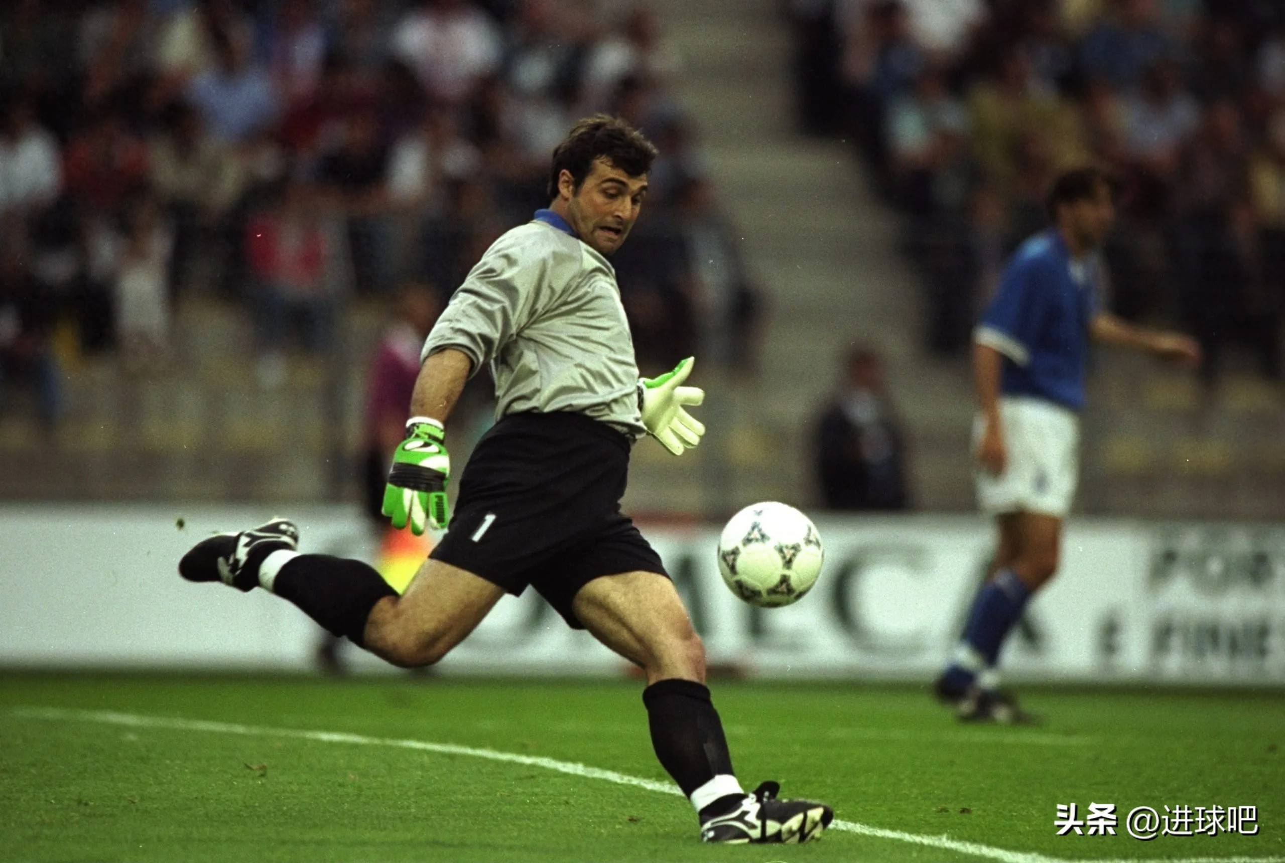 意大利豪门突围成功，成功晋级欧冠淘汰赛