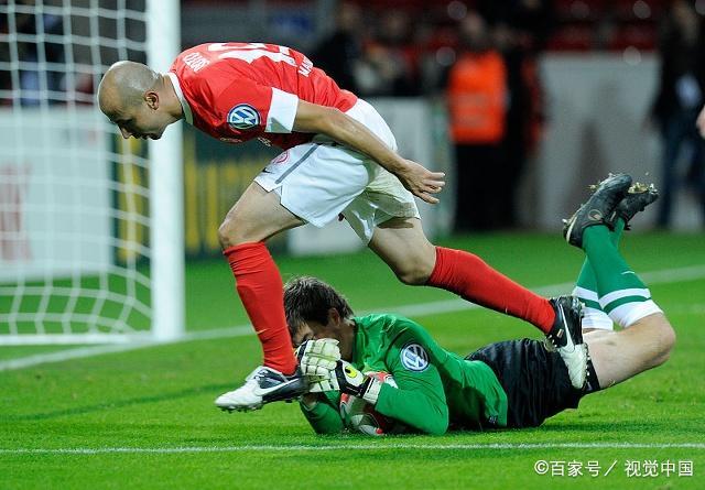 包含雷根斯堡主场取胜，重返中游位置的词条