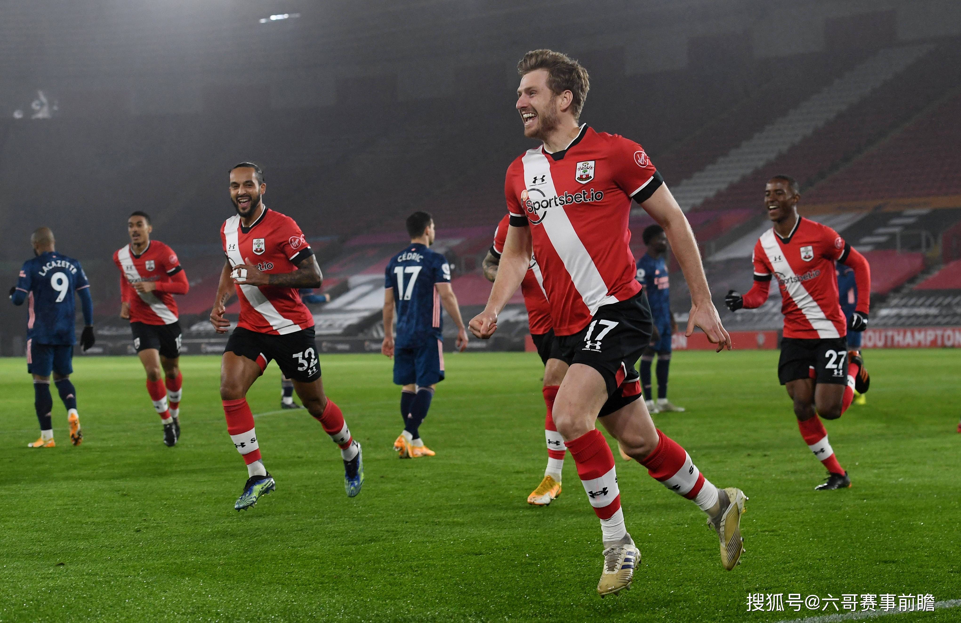 包含利兹联主场大胜伯恩利，实现主场连胜保持上升的词条